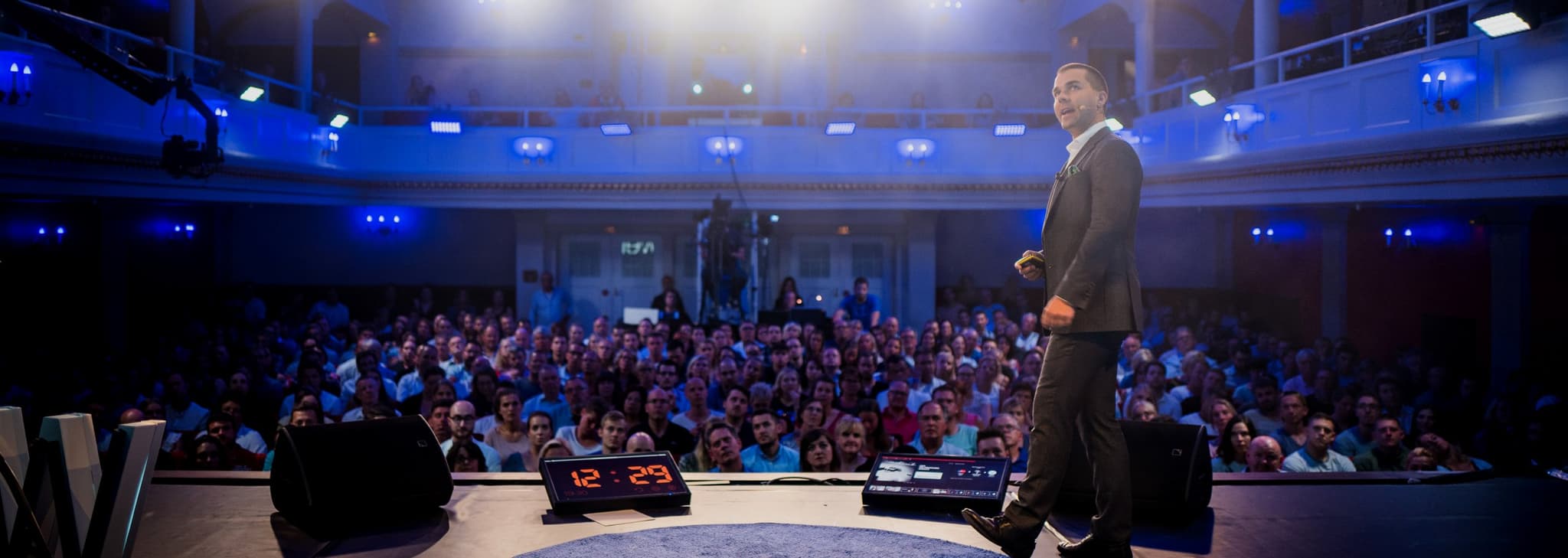 Public Speaking Coach Helping Executives Build Lasting Influence | Mike Acker